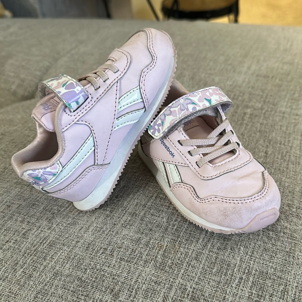 Reebok toddler girls size 5 walker sneakers